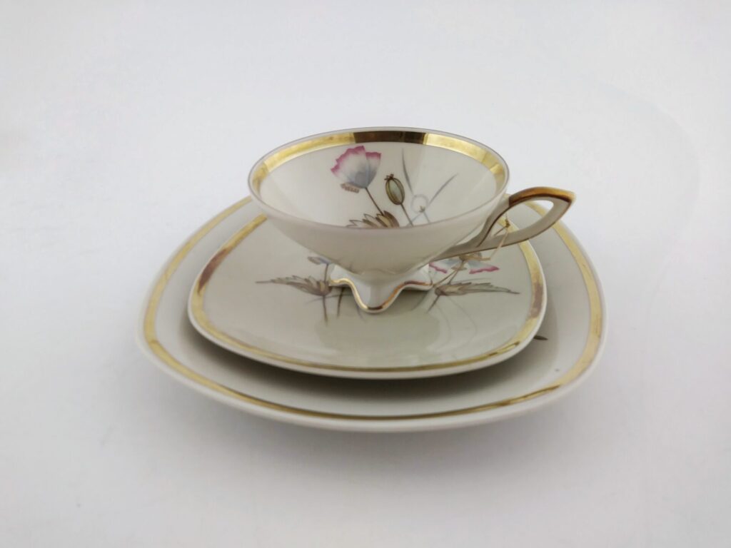 stara porcelanowa filiżanka (trio)