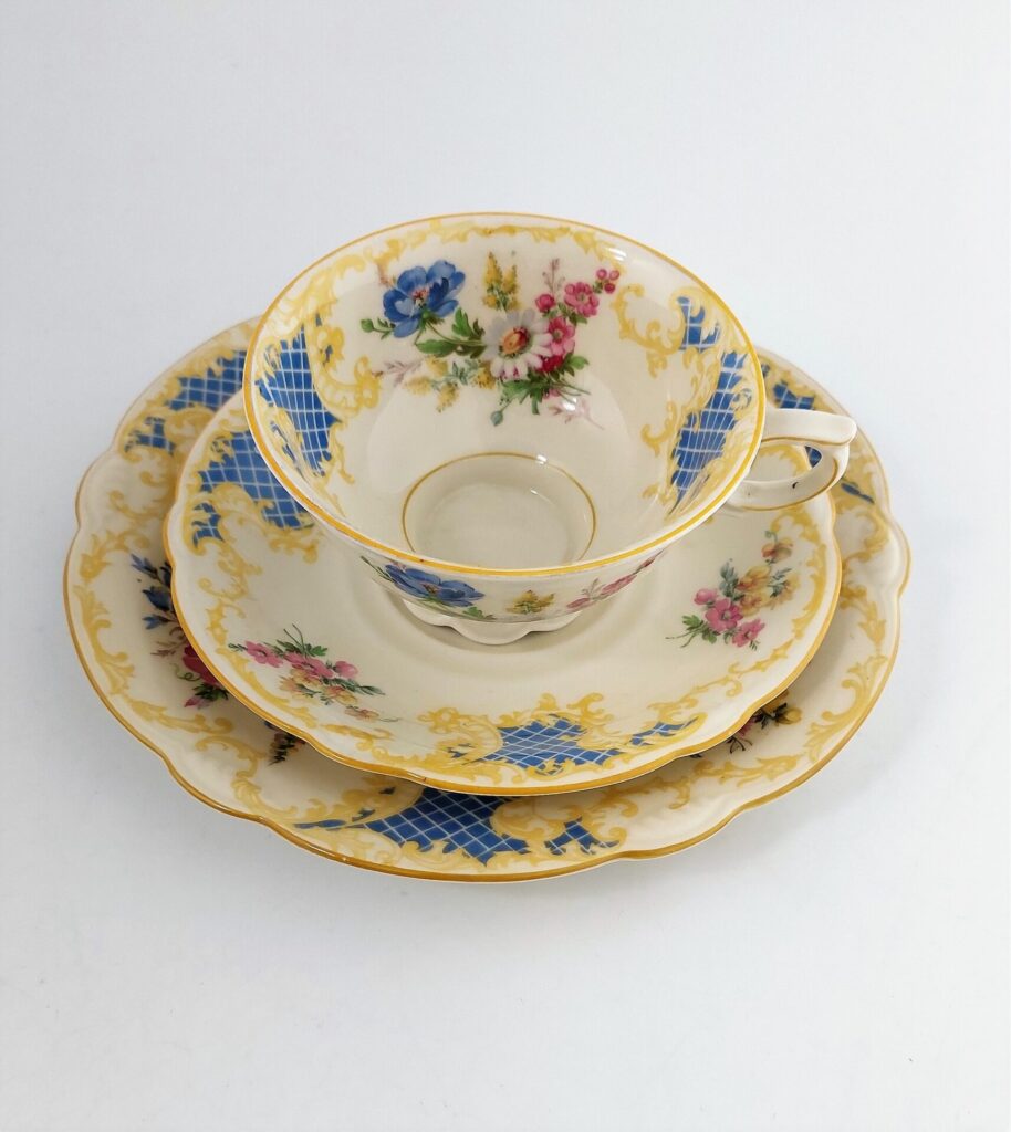 porcelanowa filizanka (trio)