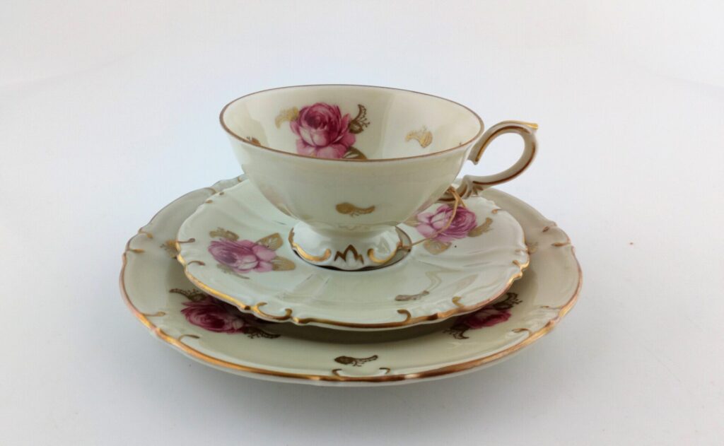 stara porcelanowa filiżanka (trio)