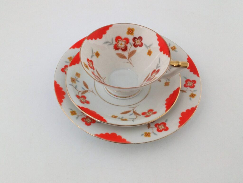 stara porcelanowa filiżanka (trio)