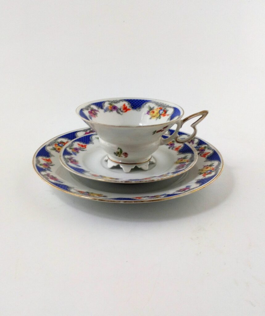 stara porcelanowa filiżanka (trio)