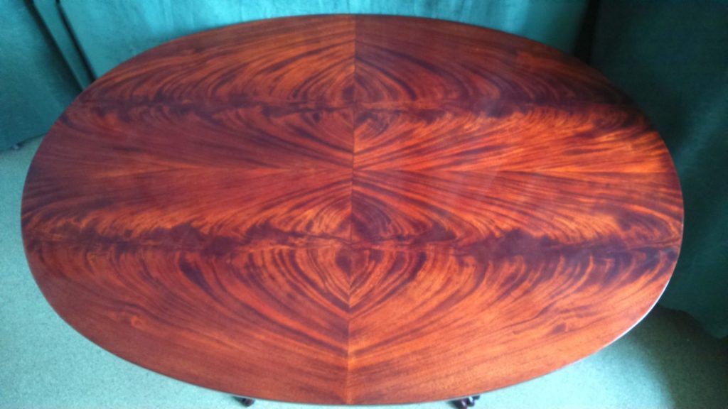 blat stołu po renowacji - położona nowa okleina