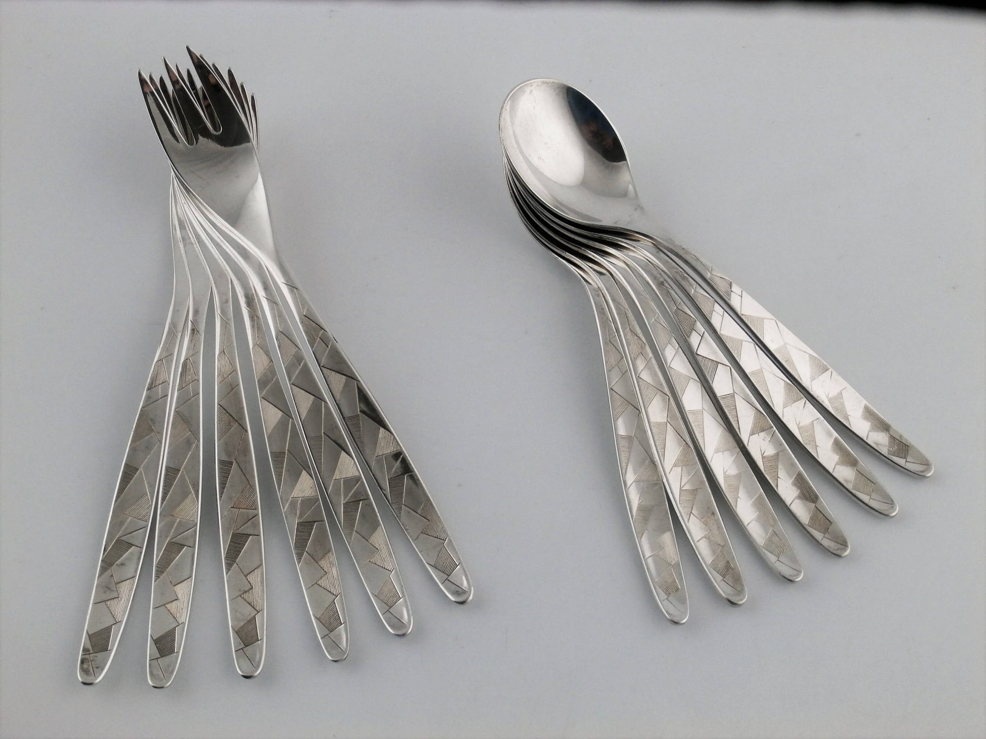 sztućce posrebrzane - nowoczesny design. Zestaw deserowy dla 6 osób.