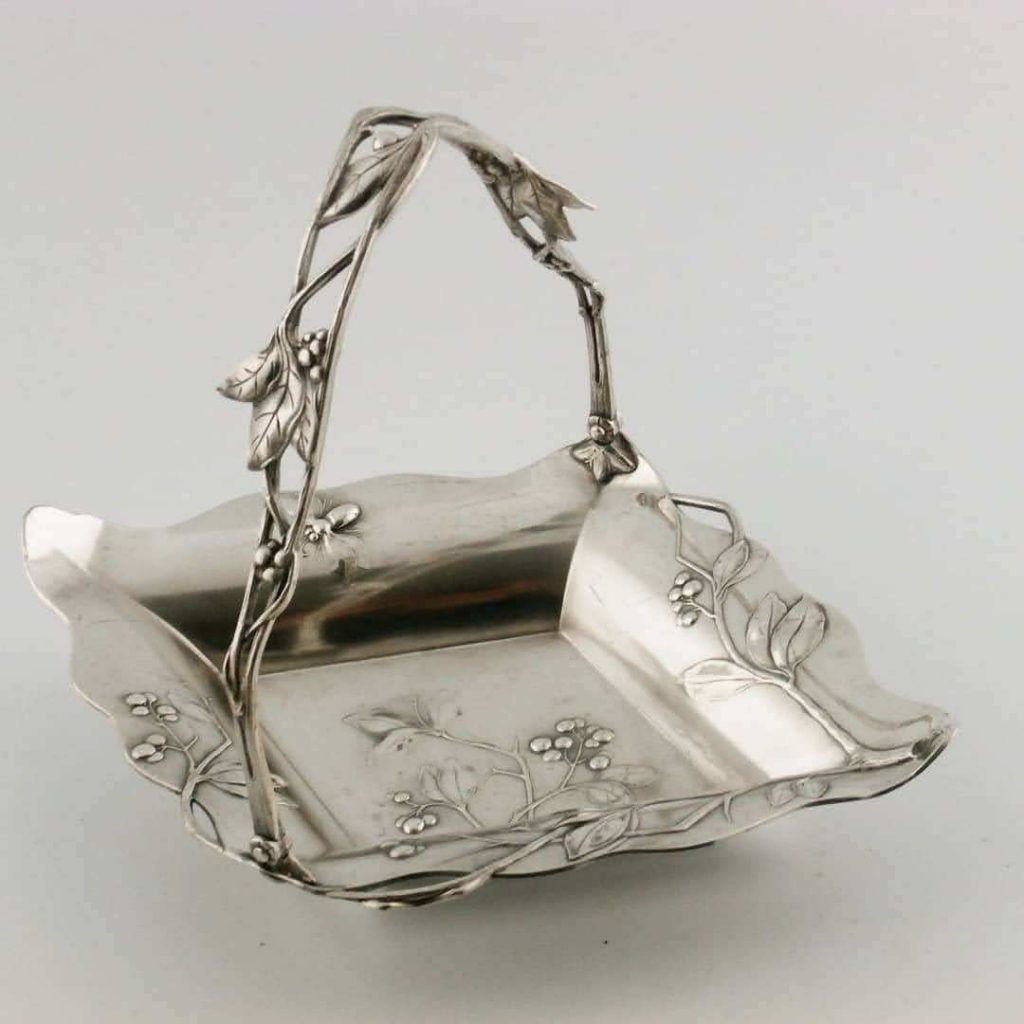 platery - secesyjna patera koszyk z roślinnymi motywami