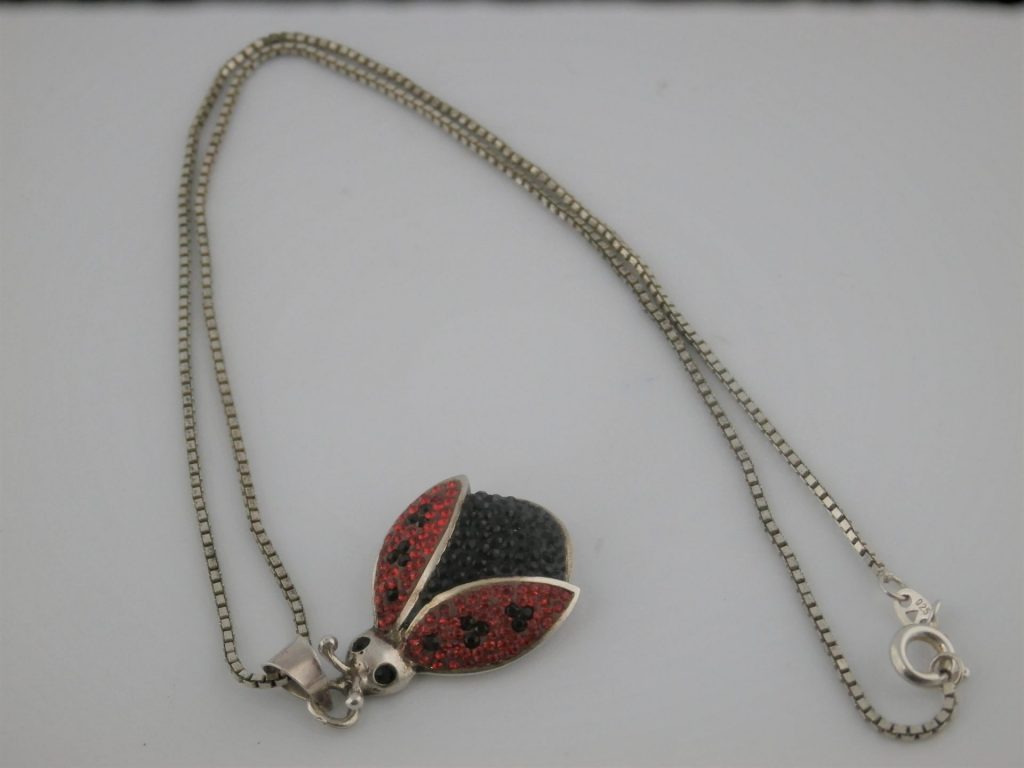 srebrny łańcuszek z biedronką dla dziewczynki