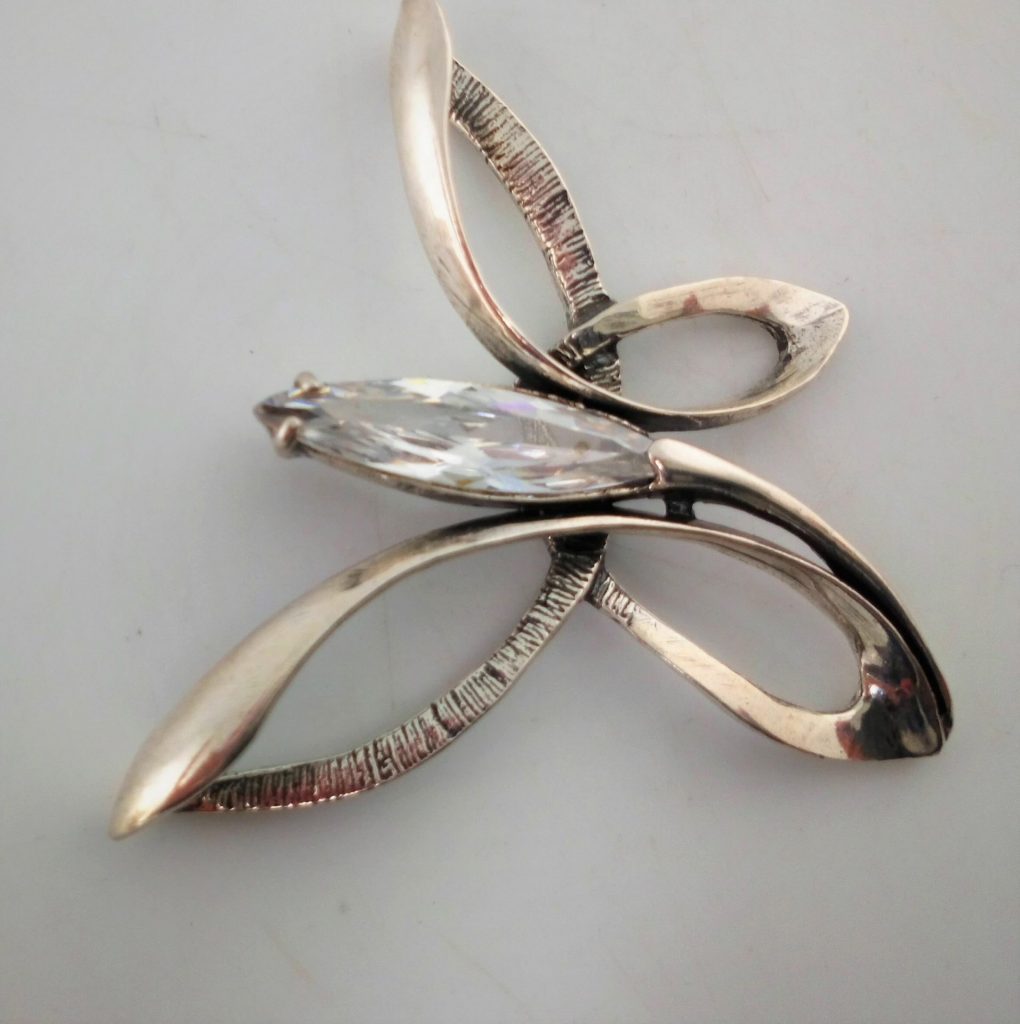 broszka srebrna stylizowany motyl z cyrkonią