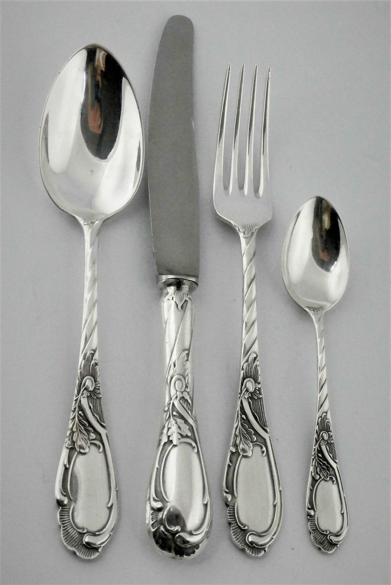 obiadowy zestaw sztućców posrebrzanych