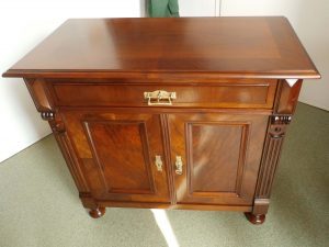 komódka eklektyczna po renowacji