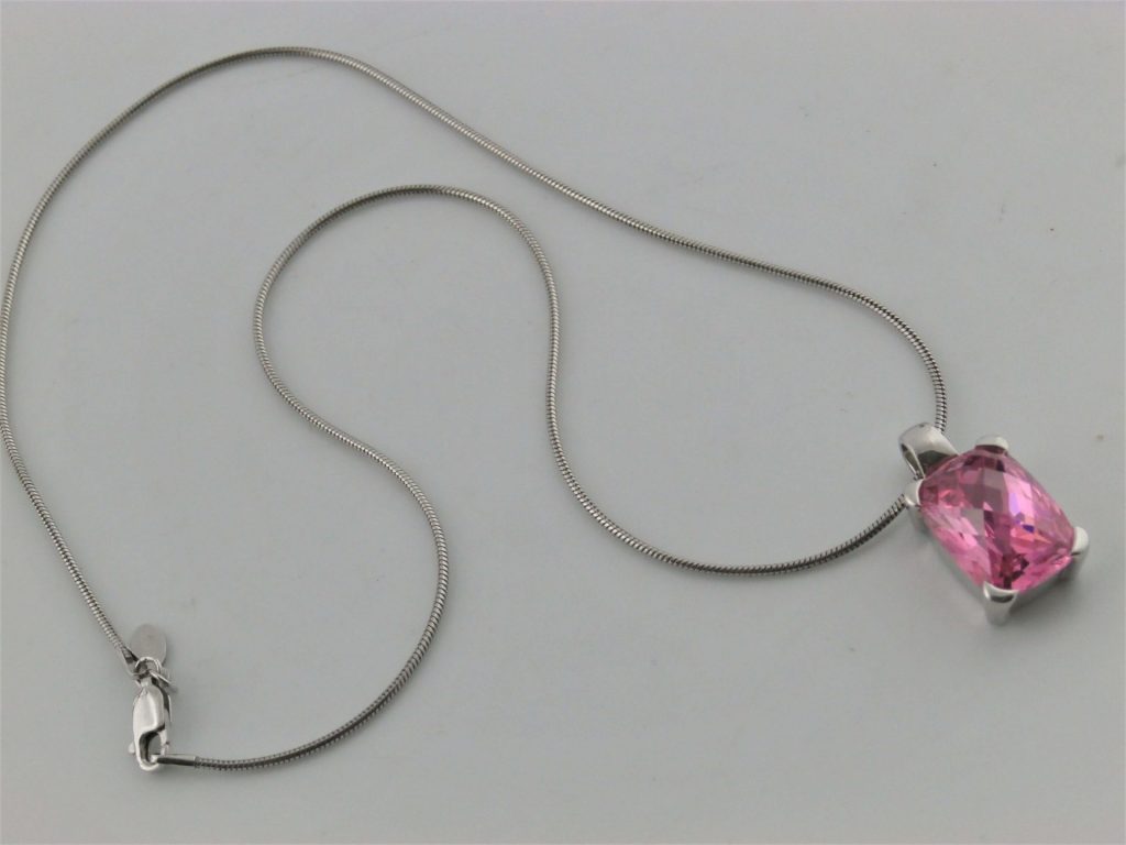 zawieszka na łańcuszku