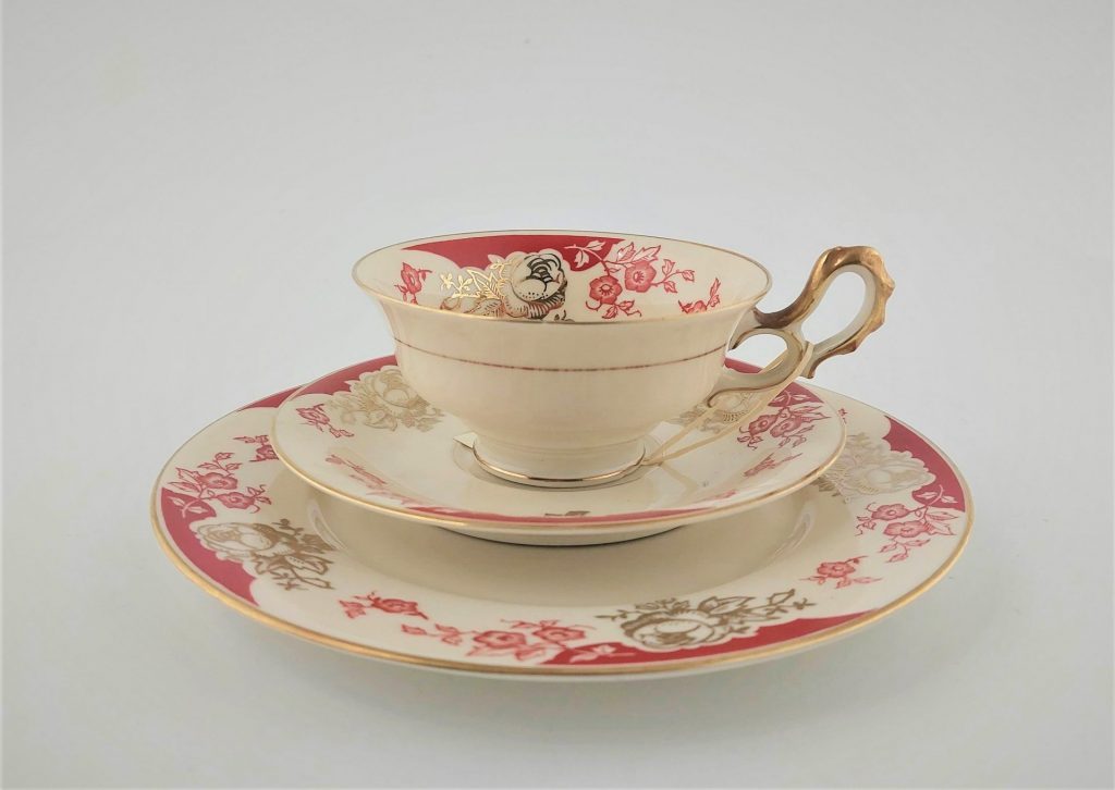 filiżanka porcelanowa trio z czerwono - złotym dekorem