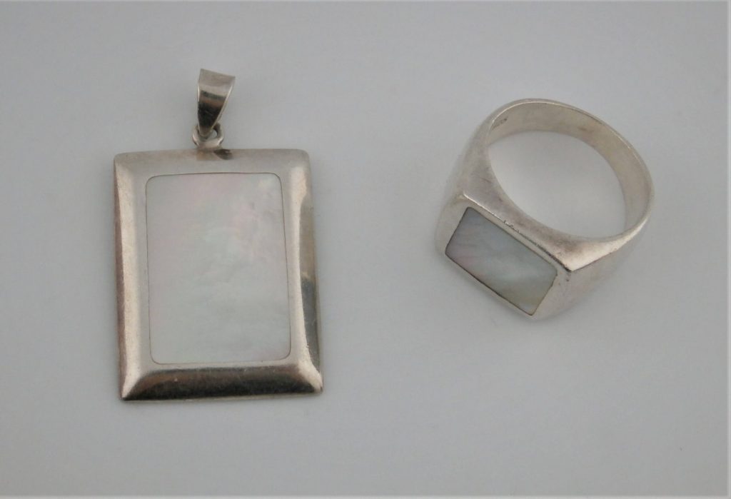 zawieszka i pierścionek srebro z masa perłową